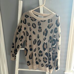 Soft Leopard Print Crew Neck Sweater Medium NWOT